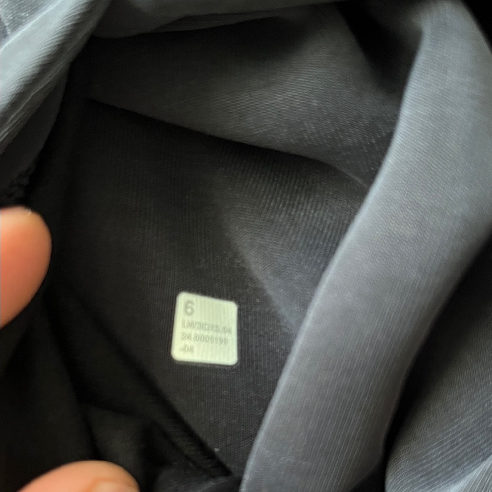 Lululemon Set. Softstreme. Size 6 top and 6 short bottom. - Picture 9 of 10